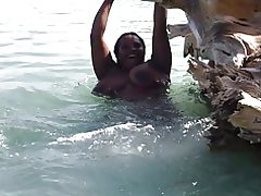 ฉันอยู่ที่ชายหาด